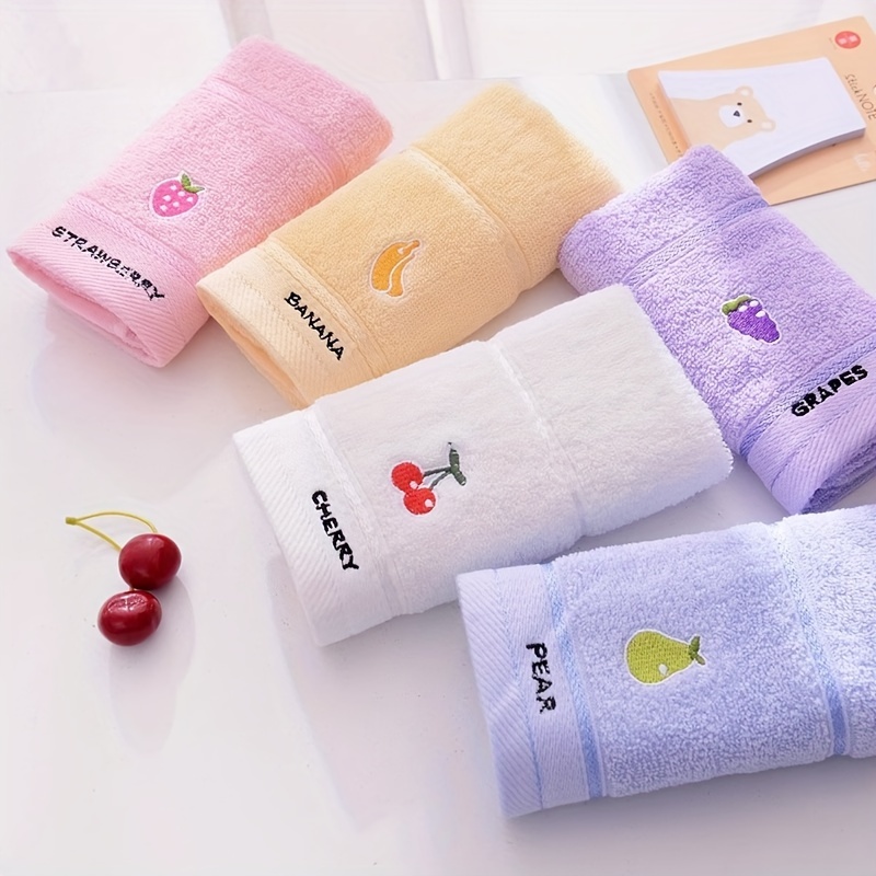 Cloth Face Mask Washable - ランダムカラーのフルーツ柄タオル3枚、純綿子供用タオル、漫画フルーツ柄ベビータオル、小さな正方形タオル、家庭の必需品、肌に優しく刺激の少ない子供用タオル